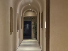-灸春堂·艾灸·痛症·整脊连锁(之江银泰店)