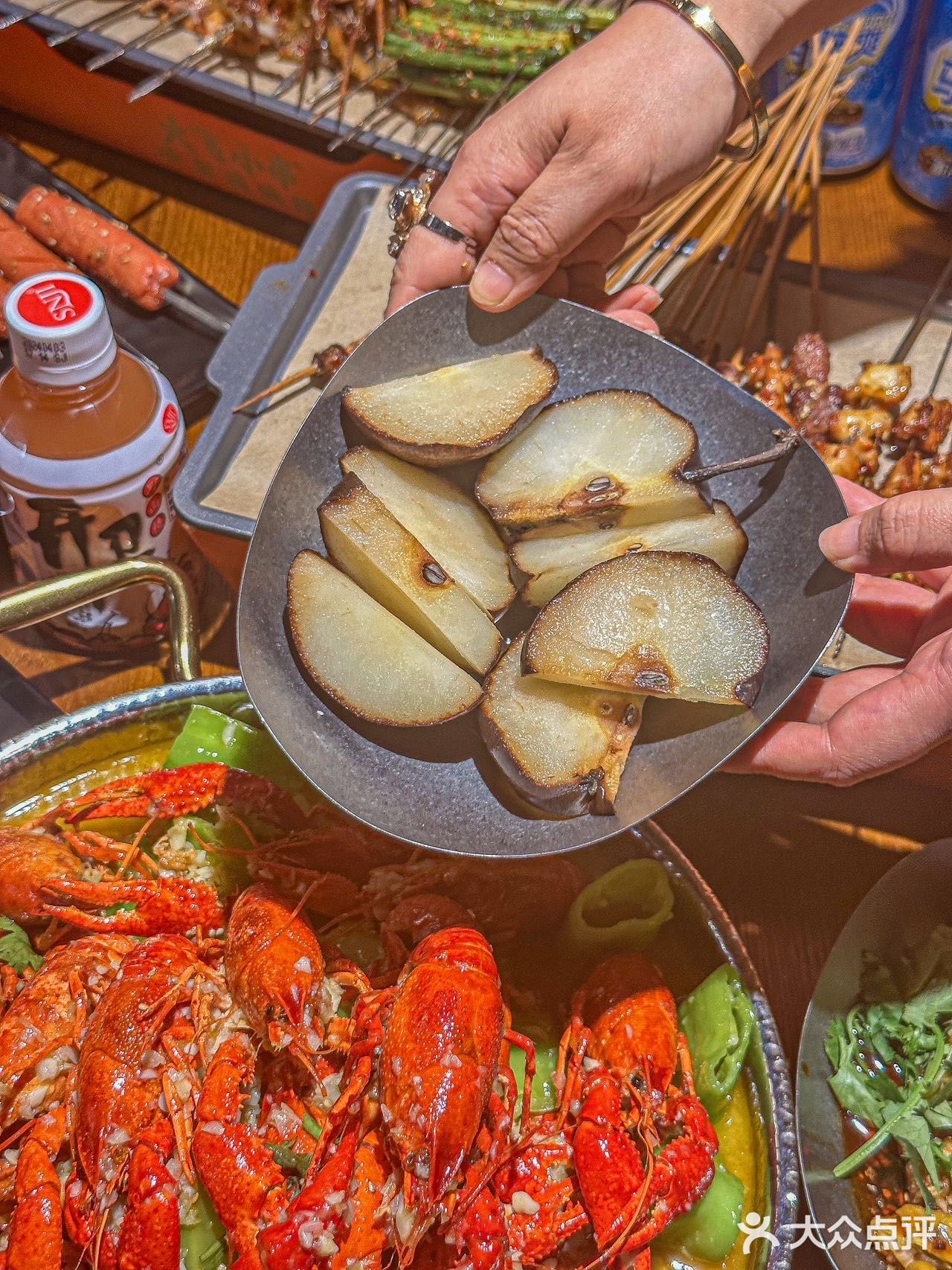 夜宵来这里撸串喝酒，好惬意！