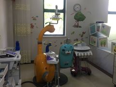 -茂菊口腔连锁(浦东南路店)