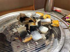 -围炉肉舍•炭烤活鳗•丹东海鲜烤肉(步行街店)