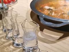 -野山舂·贵州现舂酸汤火锅(鸿通城店)