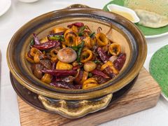 砂锅焗本地大海兔-品海楼·大连海胆锅贴馆(东港店)