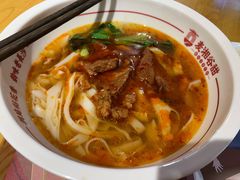 招牌红烧牛肉米粉-呷佬·长沙手工米粉(金沙江路店)