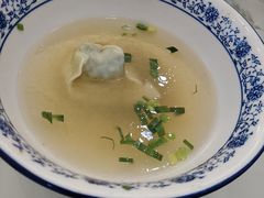 -滋滋香馄饨(听海路店)