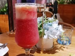 草莓火龙果优酪奶盖-必胜客(百联又一城店)