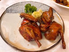 招牌红烧乳鸽-酌宴府The China Club·广州万富希尔顿酒店(云城东路店)