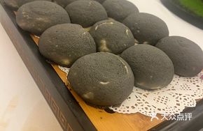 Truffle Snow Mountain Bun