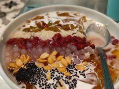彩虹加量红豆乌龙冰粉-姚姚酸菜鱼·金戈戈香港豉油鸡(喜荟城联名店)