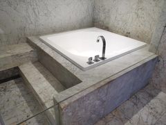 -上海虹桥西郊假日酒店