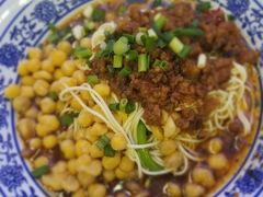 -渝之汇牛肉豌杂面
