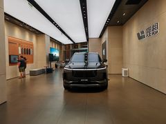 -理想汽车(世纪汇店)