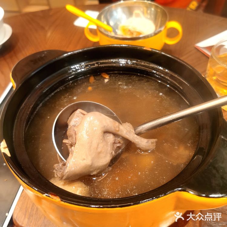 不愧是专门吃烤乳鸽的，没有让人失望