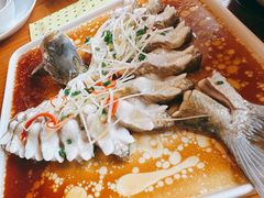 清蒸武昌鱼-莲餐厅·湖北菜·藕汤是头牌(愚园路店)