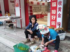 -苗阿哥酸汤牛肉火锅(体育场店)