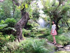 -Chom Cafe and Restaurant