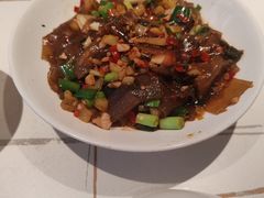 -阿瓦山寨·湘菜现炒·剁椒鱼头王(咸阳总店)