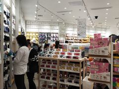 -名创优品(广州萝岗万达广场店)