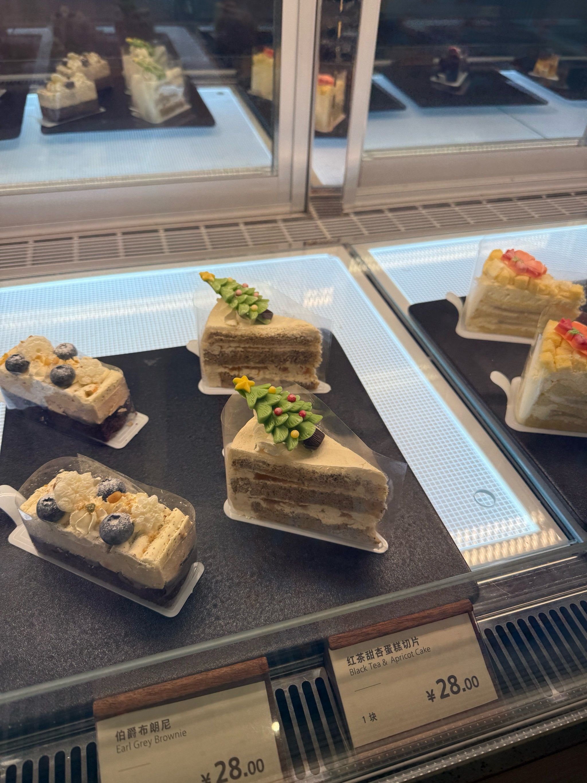 现在阿村烘焙有很多款圣诞蛋糕,都很可爱!