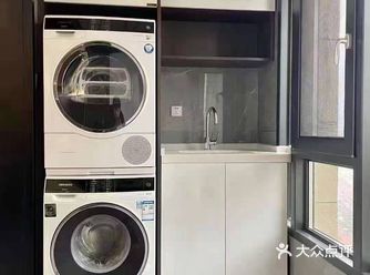 我两都在房山工作、居住，去工地不是很方便