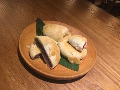 现烤玫瑰鲜花饼-云海肴·汽锅鸡·云南菜(天山百盛优客店)