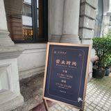 距离网红景点 “武康大楼”很近 忘了在武汉叫什么楼了