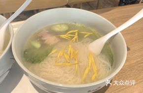 Chrysanthemum Shredded Chicken Rice Noodles