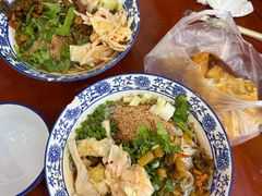 -巍山𤆵肉饵丝