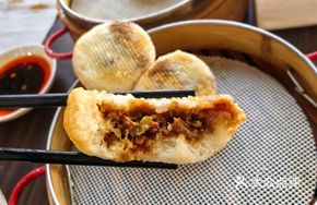 Sauce Meat and Green Bean Steamed Buns