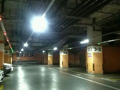 -大宁国际商业广场-地下停车库