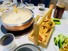 -洪氏嗨捞·广东猪肚鸡·椰子鸡火锅(西咸万象城店)