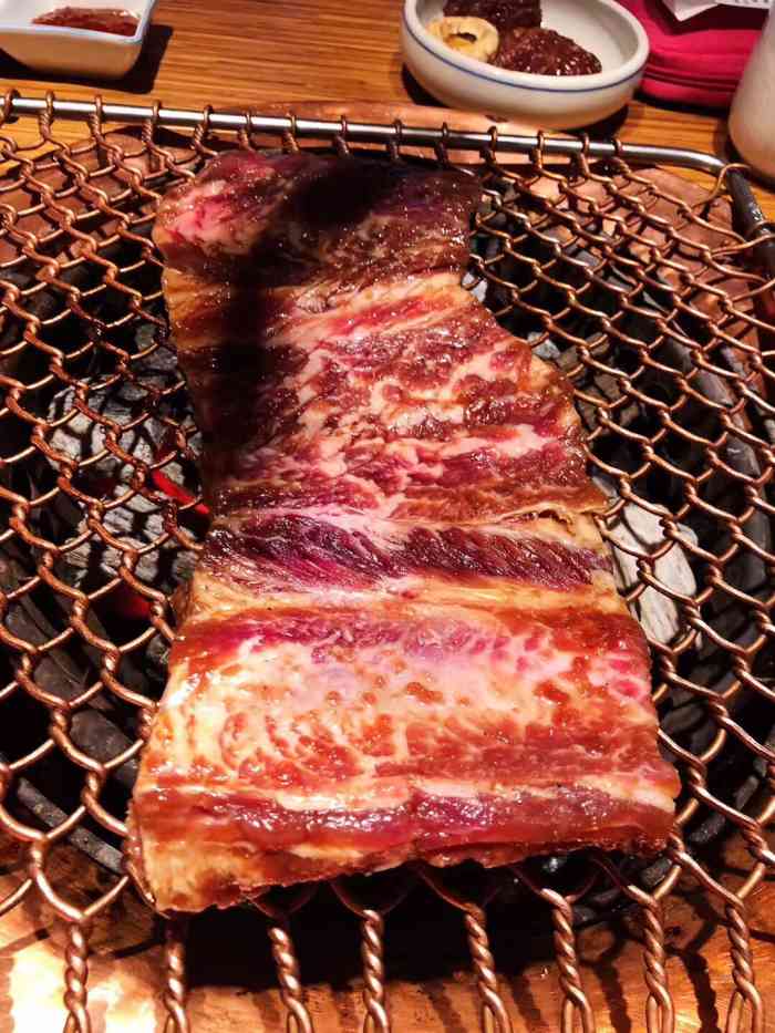 明洞街里烤肉第一名,也是中国人的力量,点评一收,都去找,找倒好,结果