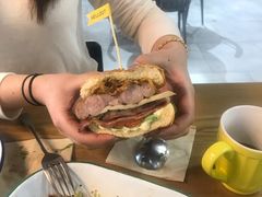 香肠汉堡-HELLO 27 意面·沙拉·帕尼尼