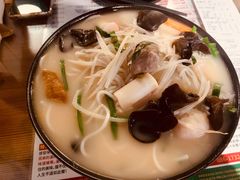 浓汤鱼汁小锅米线-肥汁米蘭香港米线(宁波路总店)