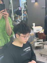 -藤野造型烫发染发