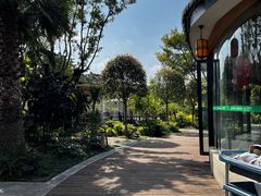 -茅草房·河畔园林火锅