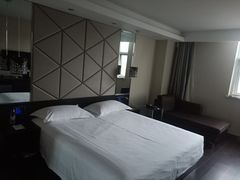 -桔子酒店(上海西藏北路地铁站店)