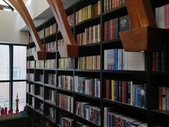 -钟书阁(松江泰晤士小镇店)