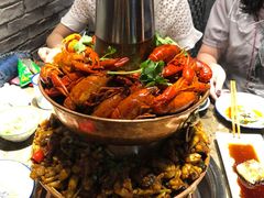 霸道龙虾拿下蛙-沪小二炭火蛙锅(淮海中路美食不夜城店)
