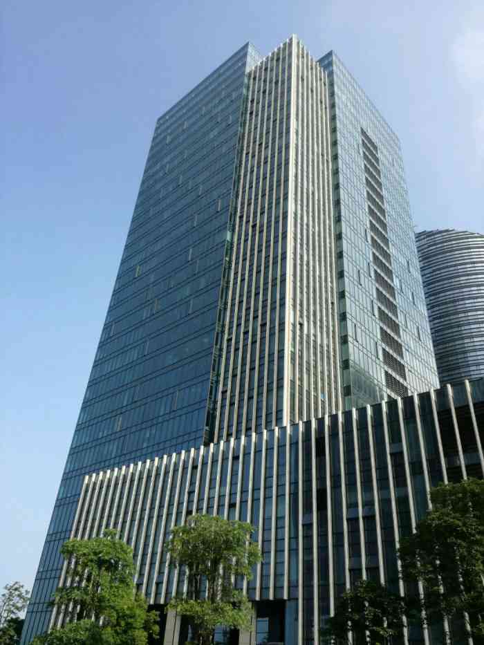 天瑞99商务中心-"位置:思明区观音山对面 公交127路直达.