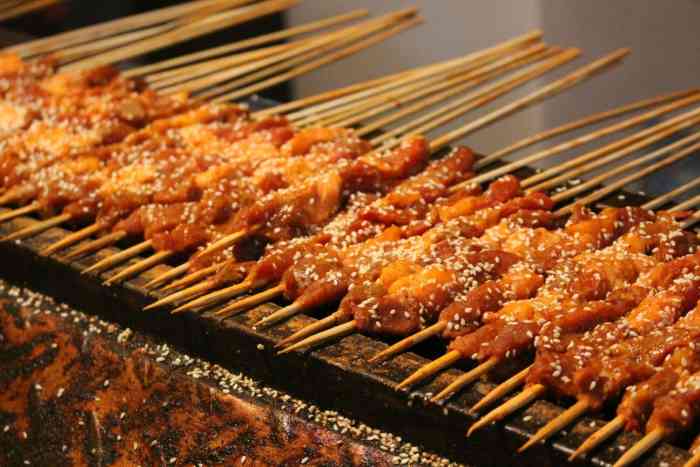 清真回味烧烤-"总体还算可以,来这边玩去吃的,方便不错.