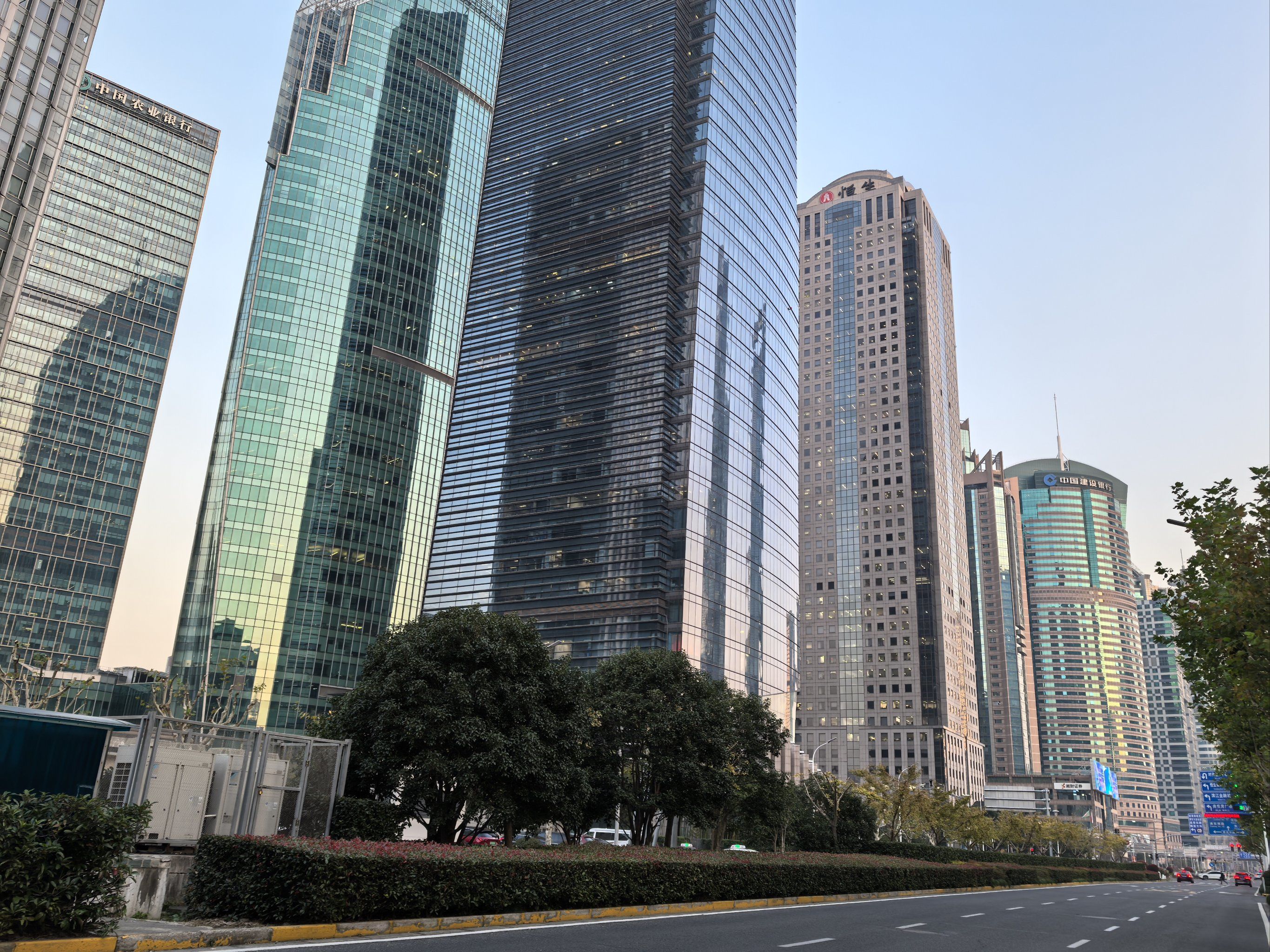 听说陆家嘴写字楼现在空置率很高?
