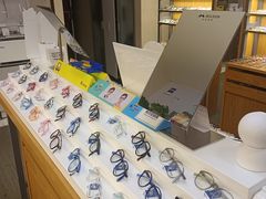 -优医视平价眼镜蔡司依视路折扣工厂店(十里堡店)