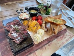 -Mark&Mars Restaurant