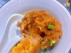 鸭蛋黄狮子头-梅飞酒家(名辉豪庭店)