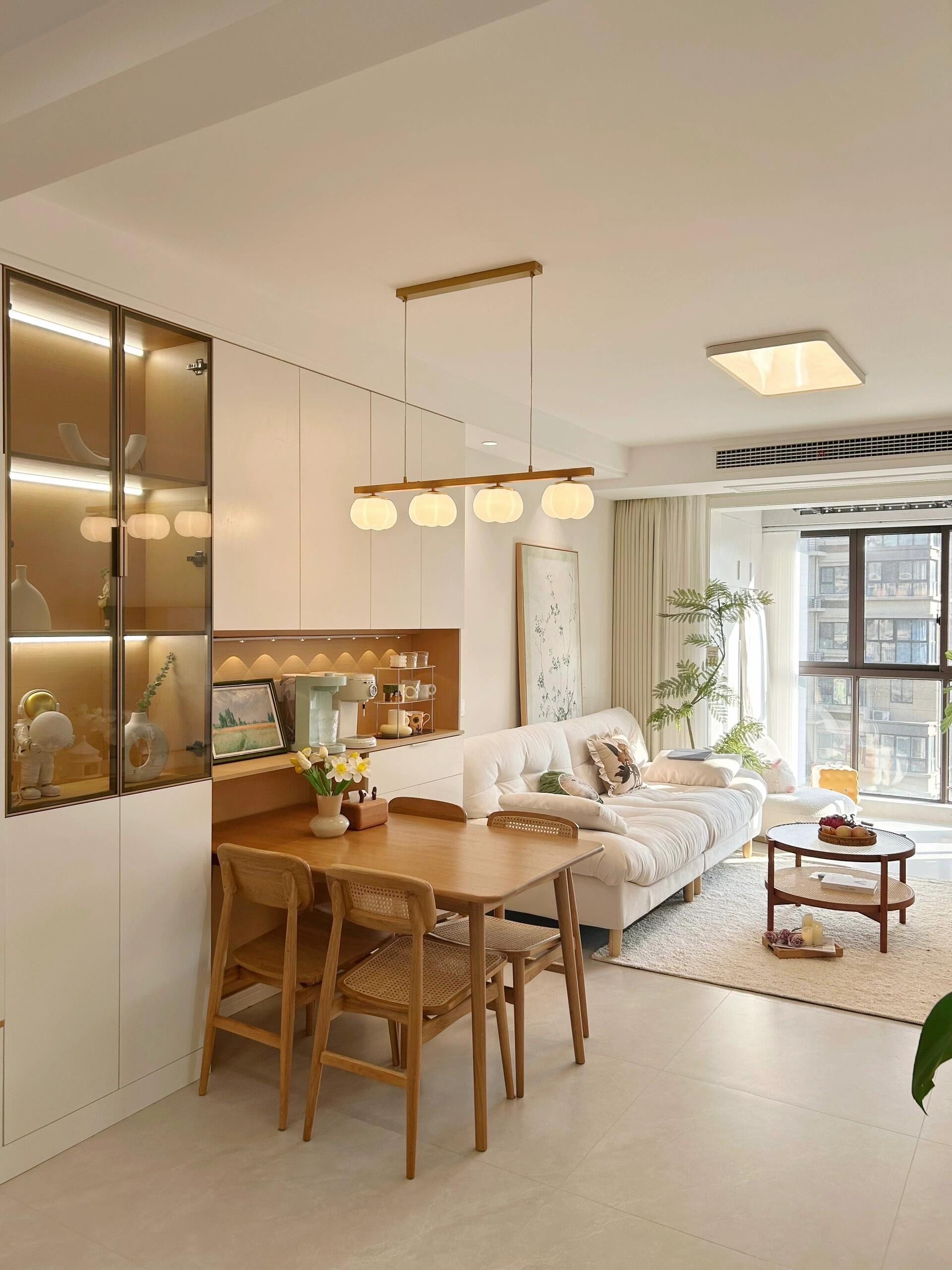 普通人花光了积蓄
买了一套套内60平的小房子
找的装修公司半包