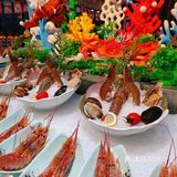 拔草[拔草]又一家海鲜自助新贵“采极鲜”[愉快]