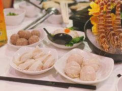 即包花胶蟹粉虾饺皇-鲜入围煮花胶鸡海鲜火锅