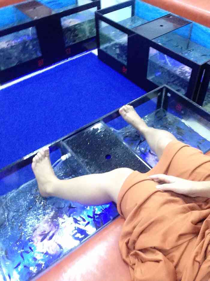 亲亲鱼疗馆-"一般,一开始噶时候好痒,过多一两分钟好像.