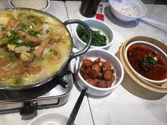 锅仔汤酥肉-渝是乎川渝小炒(新世界百货望京店)