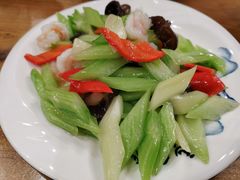 西芹百合虾仁-毛毛熏肉•东北菜老字号(大安街店)